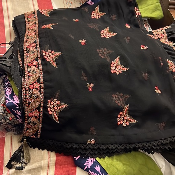 Sold!!! Indian/Pakistani Suit. 3piece pakistani suit. Branded. - Picture 10 of 15